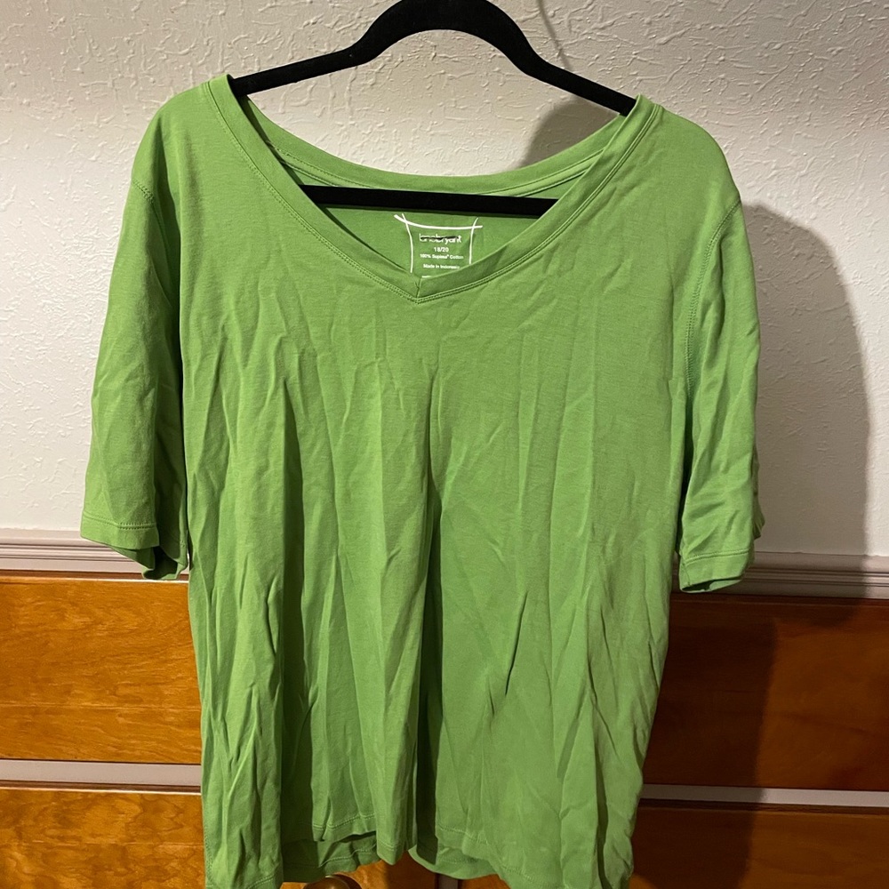 Basic green tee